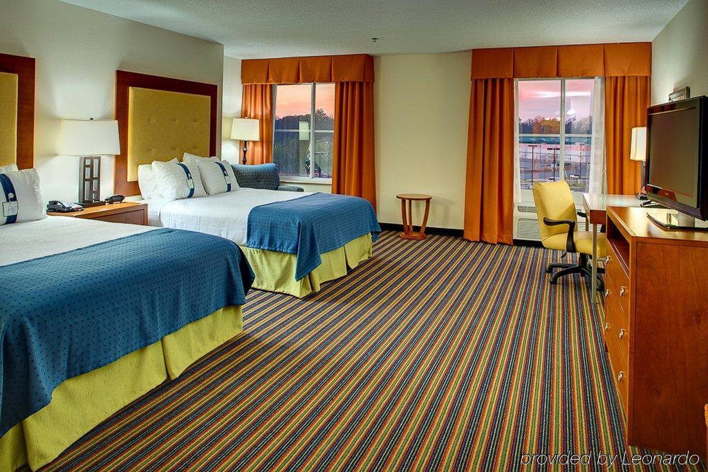 Delta Hotels By Marriott Colonial Heights Room photo