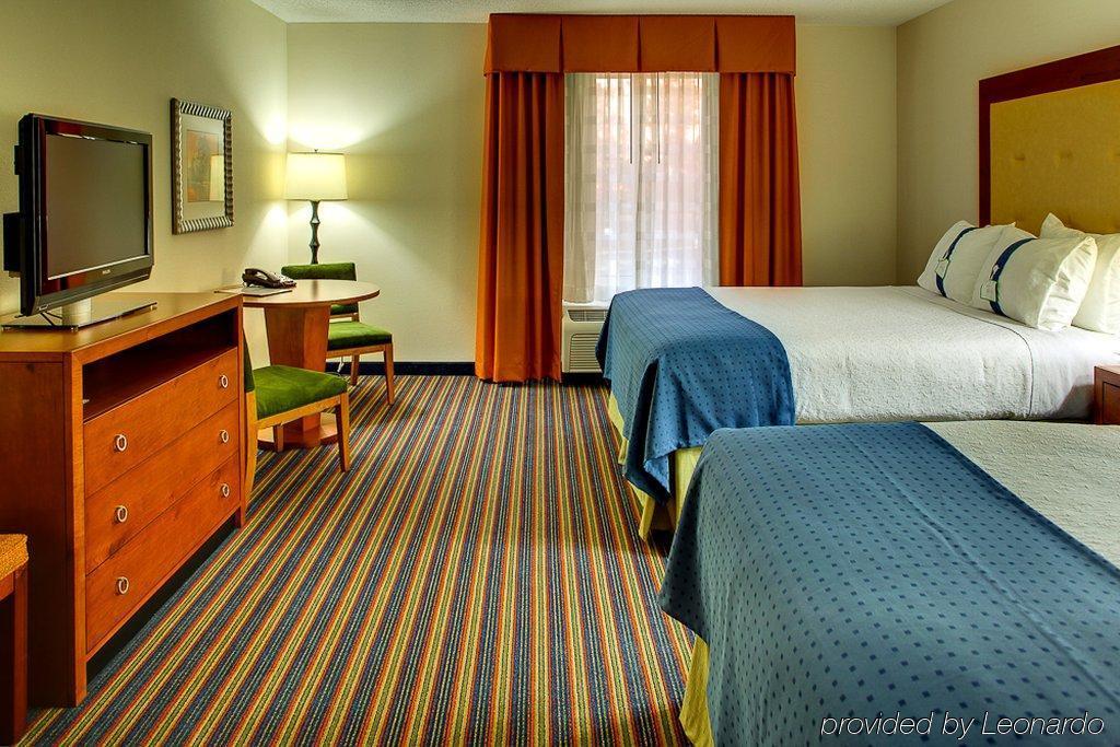 Delta Hotels By Marriott Colonial Heights Room photo